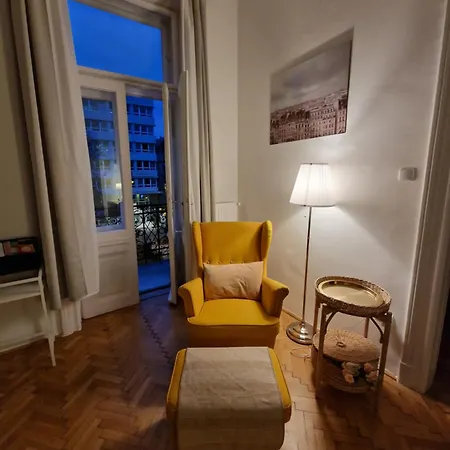 아파트 Terrace Vuvu - With Balcony In The Heart Of *