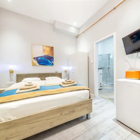 Apartment Js Modern Downtown Studios-self Check-in Budapest