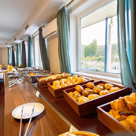 Aquamarina Botel 3*