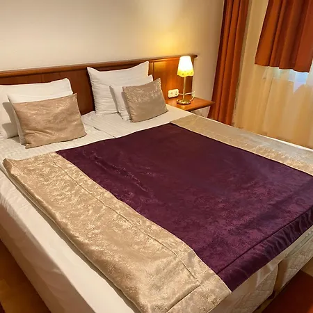 Gold Hotel