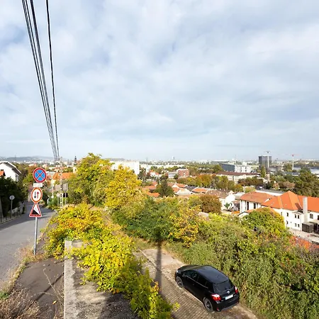 Rivercity South Buda Hills Apartment