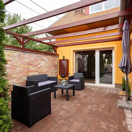 Rivercity South Buda Hills Apartment *