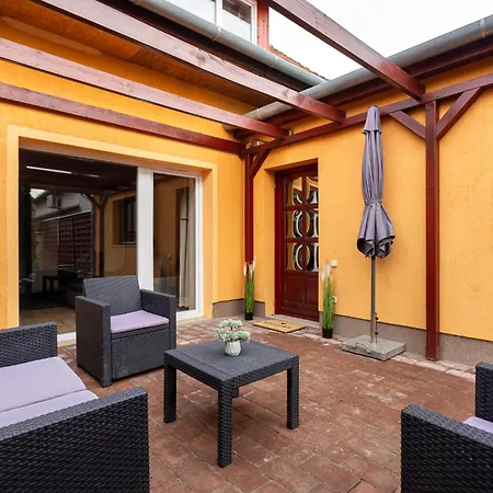 Rivercity South Buda Hills Apartment *