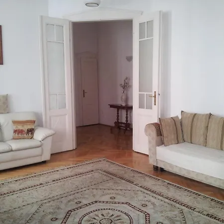 Elegance In The Heart Apartment Budapest