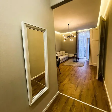 Center 2, Cozy And Modern 2br In The Center Apartment