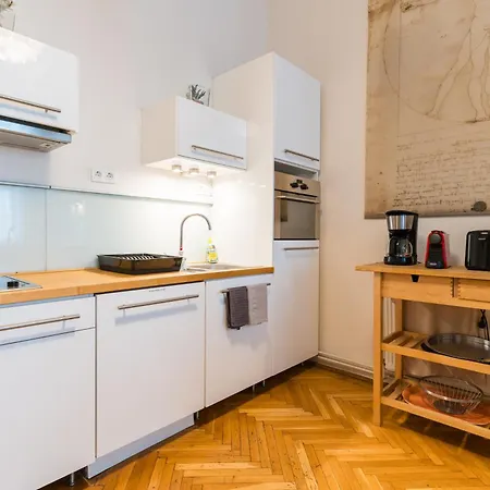 Broadway Apartmán *