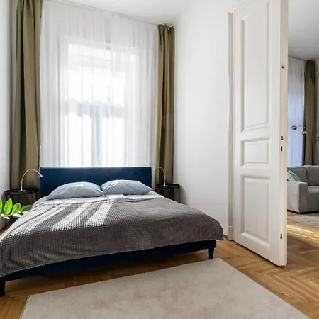 Aviator Luxury * Budapest