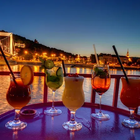 2 Rooms Between Of Chain Bridge, Cathedral, Parlament,Castle Area Apartment *