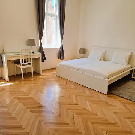 Halasz 2-bedroom Near Castle, Free Public Parking Nearby Budapest