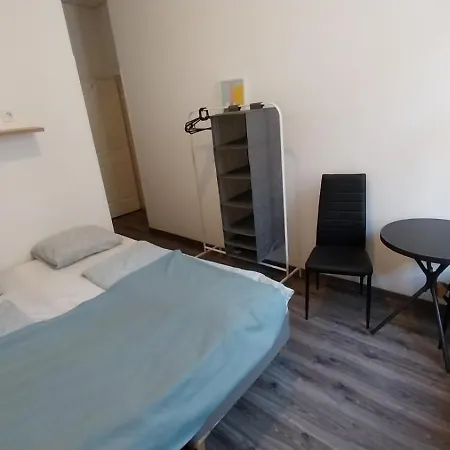 Aradi With Private Bathroom In The Centre
