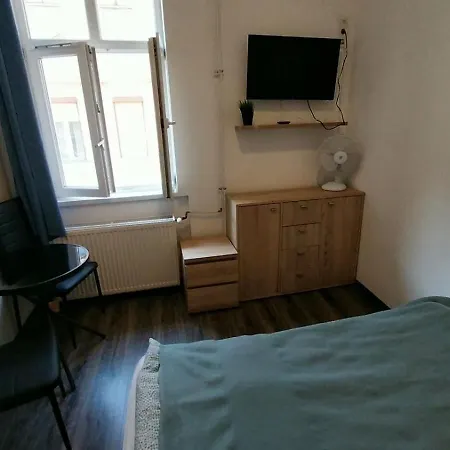 Aradi With Private Bathroom In The Centre בית אירוח בודפשט