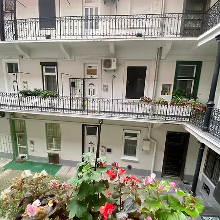 Apartment Jewelry Box In Budapest