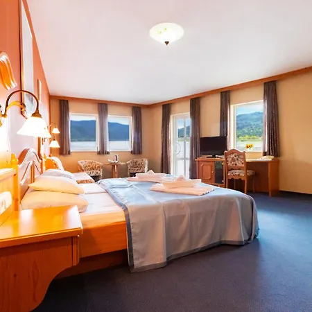 Aquamarina Botel 3*