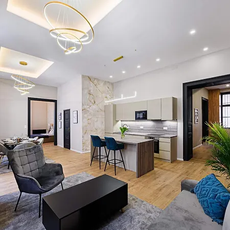 Apartment Luxurious & Spacious In The Kertesz Street *