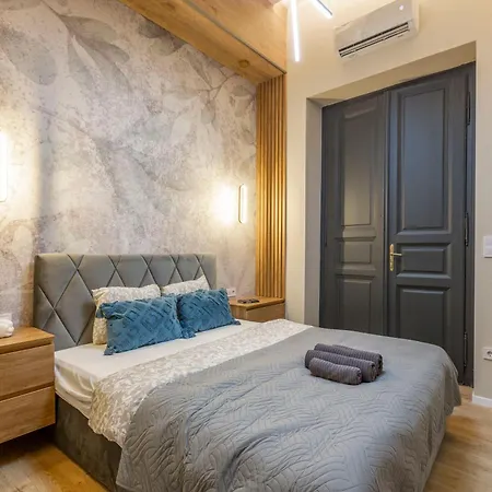 Luxurious & Spacious In The Kertesz Street Budapest