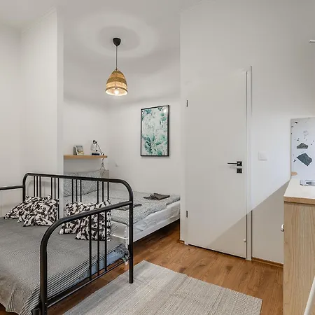 Apartment Downtown Hegedus 8 *