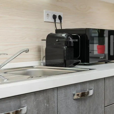 Waterfront By Urbanrent Apartment *