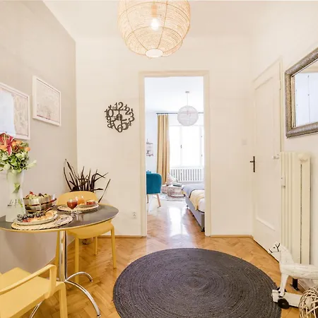 Chic Flat In Heritage Area Near The Center