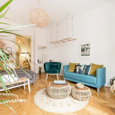 Chic Flat In Heritage Area Near The Center