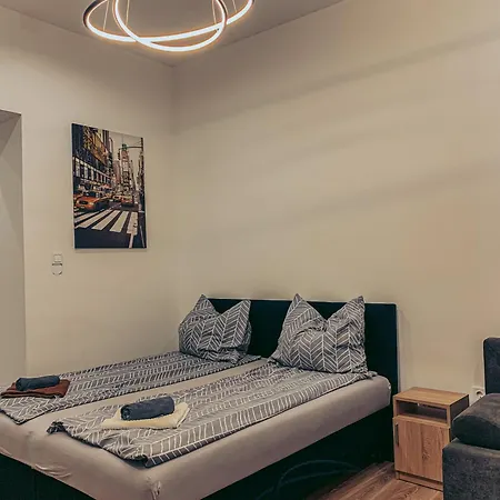 Szondi Heroes Square Apartment Budapest