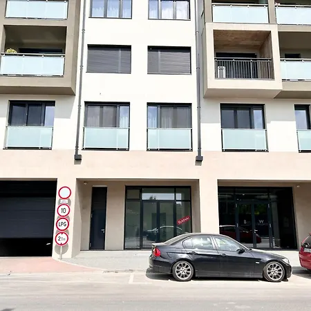 Downtown Family Haven: Modern 3br With Balcony And Parking * Budapest