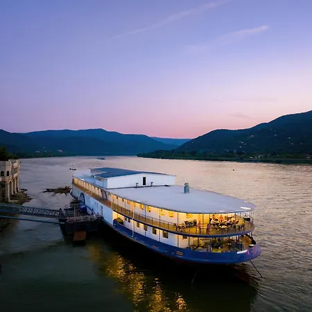 Botel Aquamarina