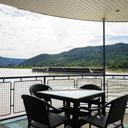 Botel Aquamarina 3*
