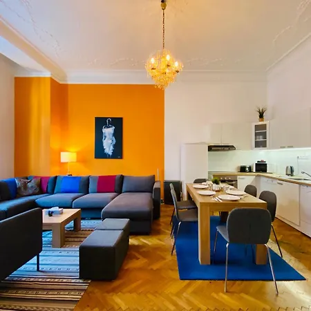 Huge Family Friendly 2br Downtown - Deco House Apartment *