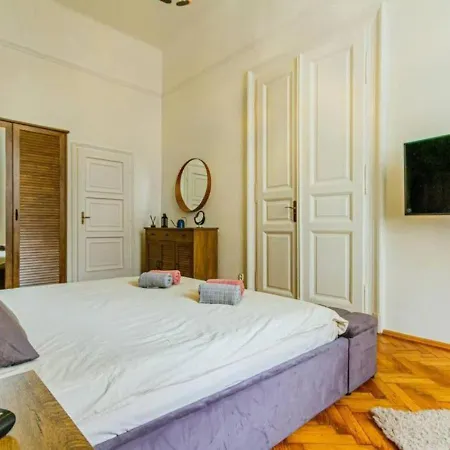 Luxury By The Famous Vaci Street דירה בודפשט