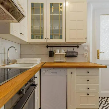 Luxury By The Famous Vaci Street * בודפשט