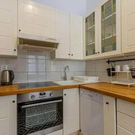 Luxury By The Famous Vaci Street * בודפשט