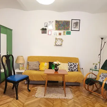 Flat In Historic With Your Own Private Garden, Near City Park *