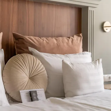 Otel Queen's Court & 5*