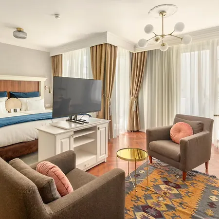 Otel Queen's Court &