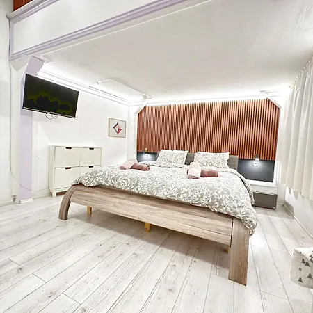 Yes, Yes! Lovely Good Amenities Center