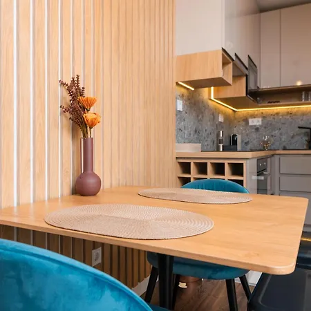 Waterfront By Urbanrent Apartment