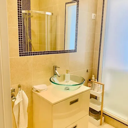 דירה Sundeluxe & Balcony *