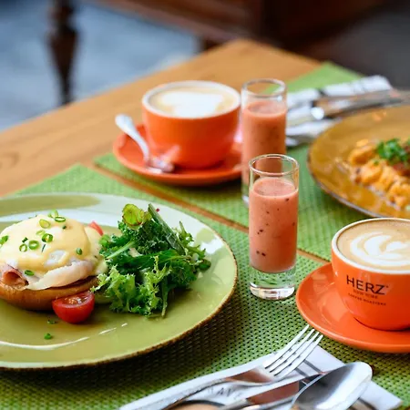 Maison Bistro &