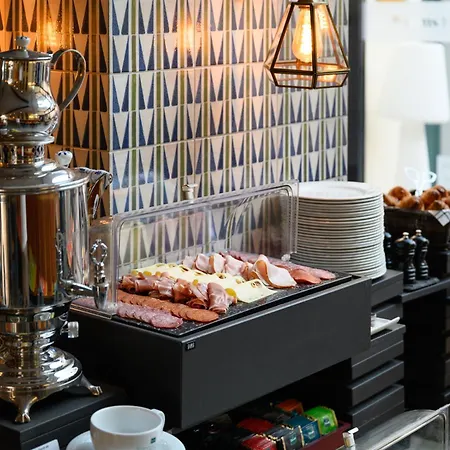 Maison Bistro & 4*