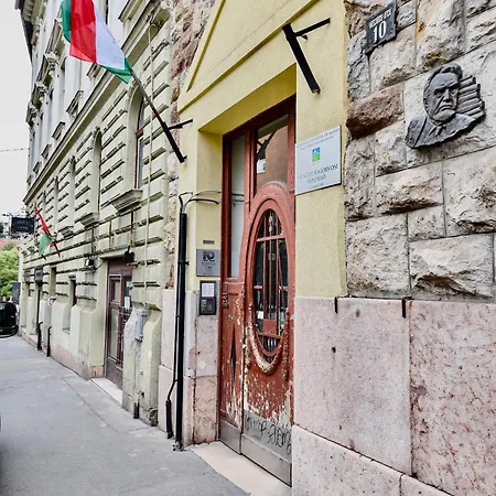 Buda Bliss Garden Apartment