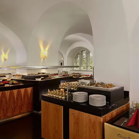 Park Plaza Hotel 4*