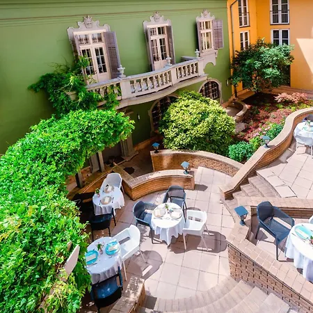 Park Plaza Hotel 4*