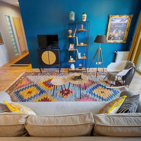 Stylish And Colorful With Balcony Budapest