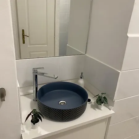 Apartment Birdie 3-bdr Budapest