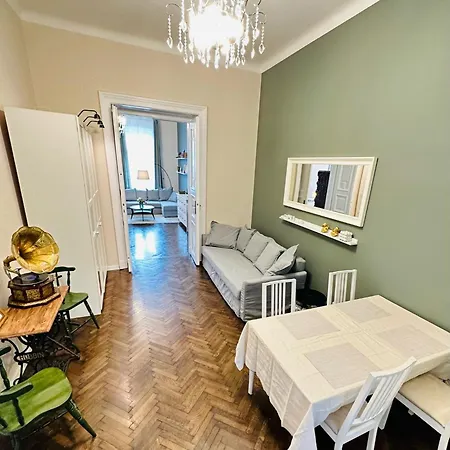 The Spot With Chair - Cozy Space Near Danube Apartment Budapest