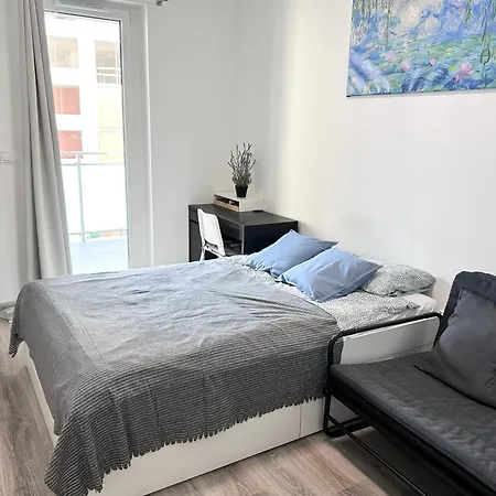 Downtown Family Haven: Modern 3br With Balcony And Parking