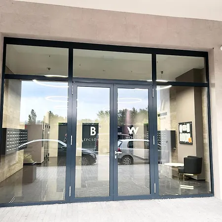 Downtown Family Haven: Modern 3br With Balcony And Parking Apartment *