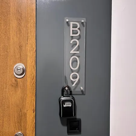 New 2022 Family&friends Downtown Ac 3br 2ba Free Parking Big Balcony Near Metro&train Station Self Check-in * Budapeszt