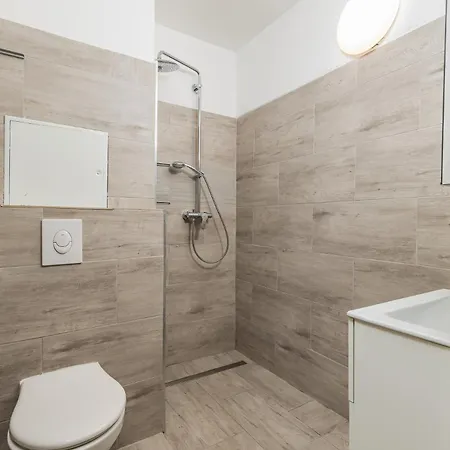 Apartament Center Penthouse - Huge Terrace And Free Parking - Tram/metro - Ac