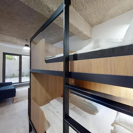 Apartment In 13